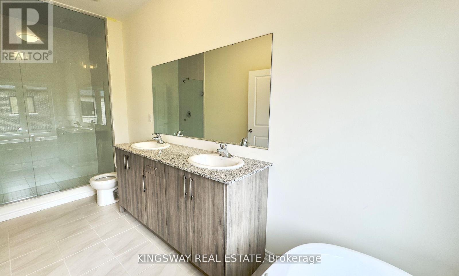 16 Blick Crescent, Aurora, Ontario  L4G 4A7 - Photo 13 - N12939076