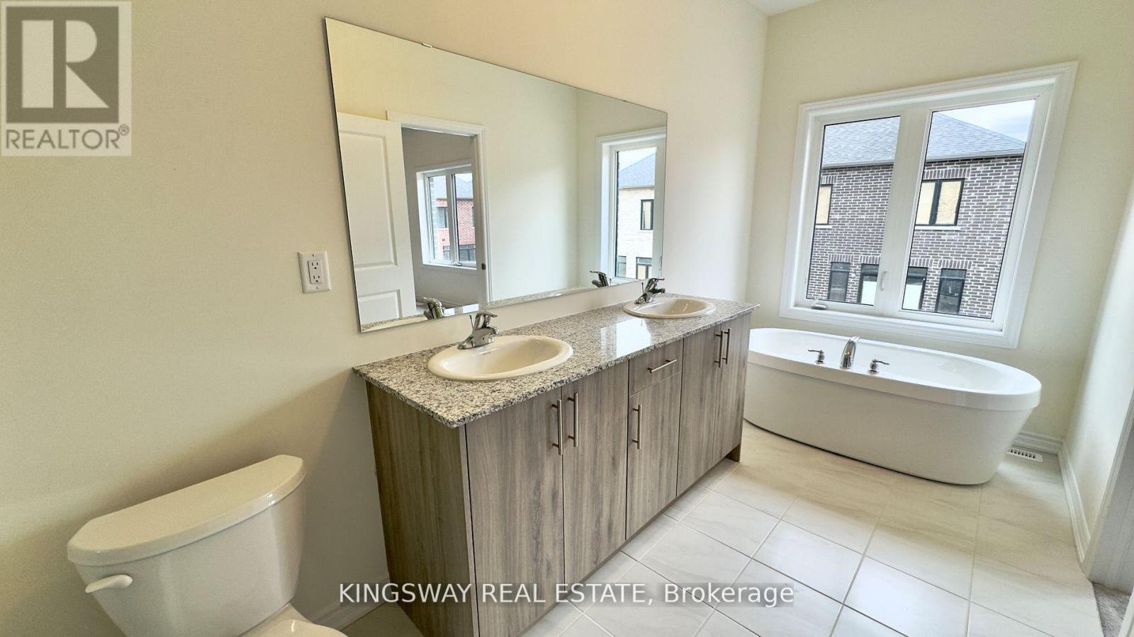 16 Blick Crescent, Aurora, Ontario  L4G 4A7 - Photo 14 - N12939076