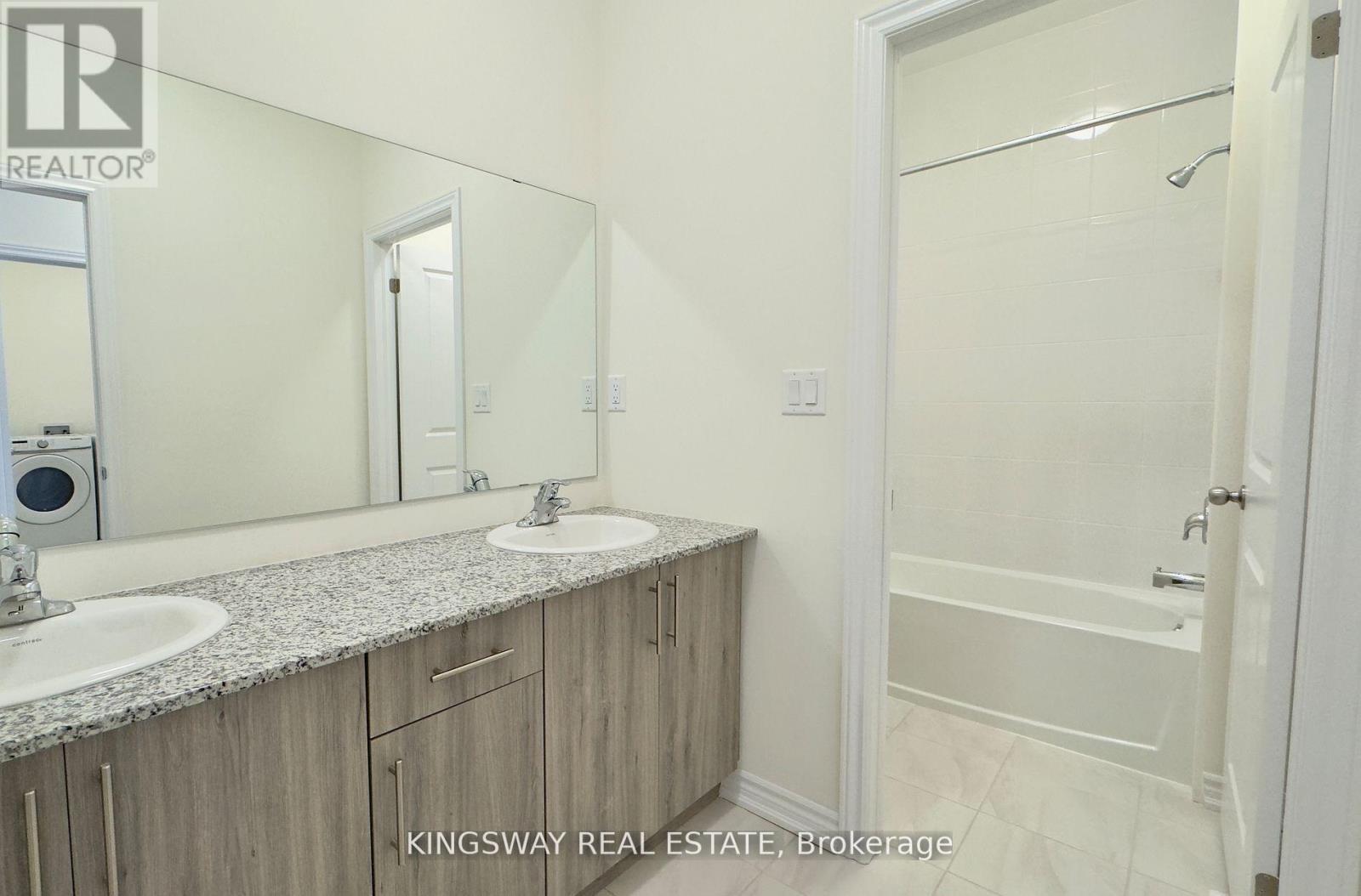 16 Blick Crescent, Aurora, Ontario  L4G 4A7 - Photo 16 - N12939076