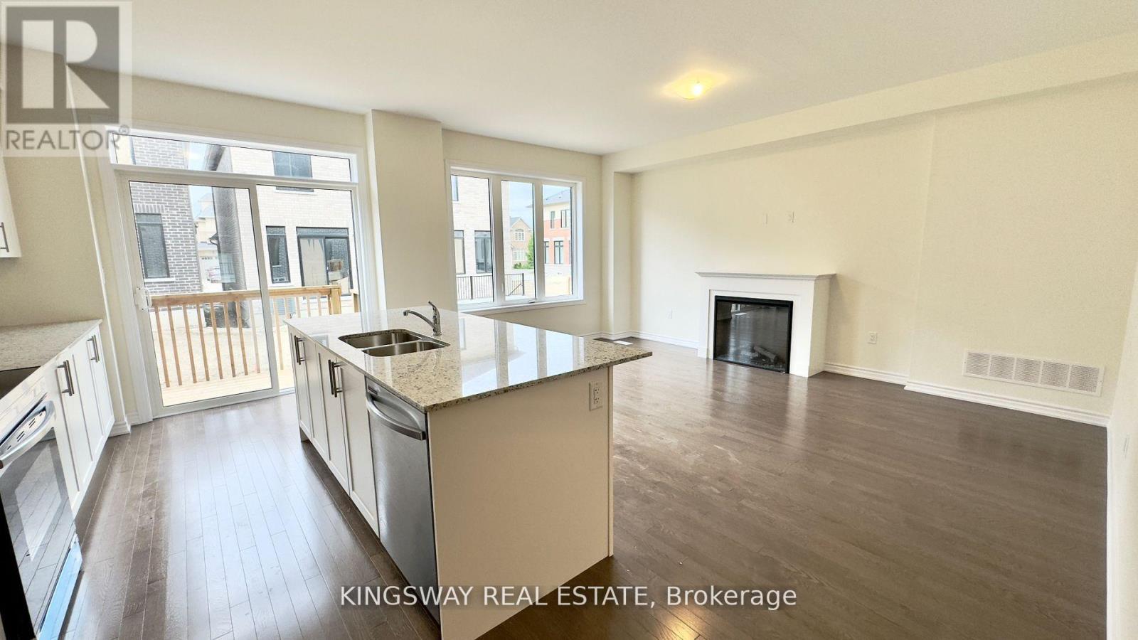 16 Blick Crescent, Aurora, Ontario  L4G 4A7 - Photo 5 - N12939076