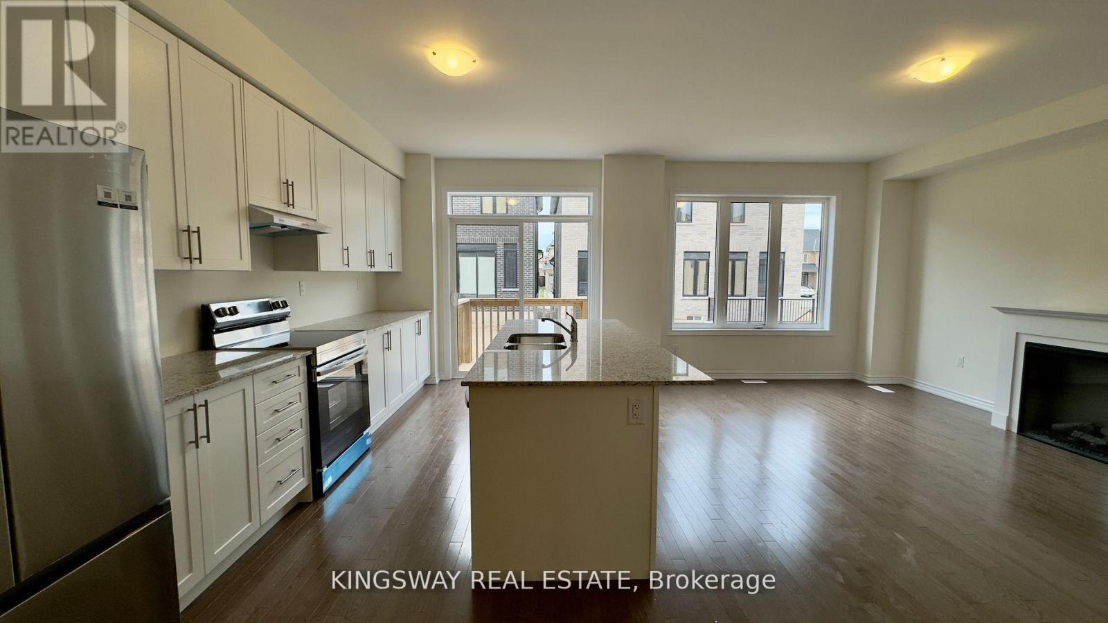 16 Blick Crescent, Aurora, Ontario  L4G 4A7 - Photo 6 - N12939076