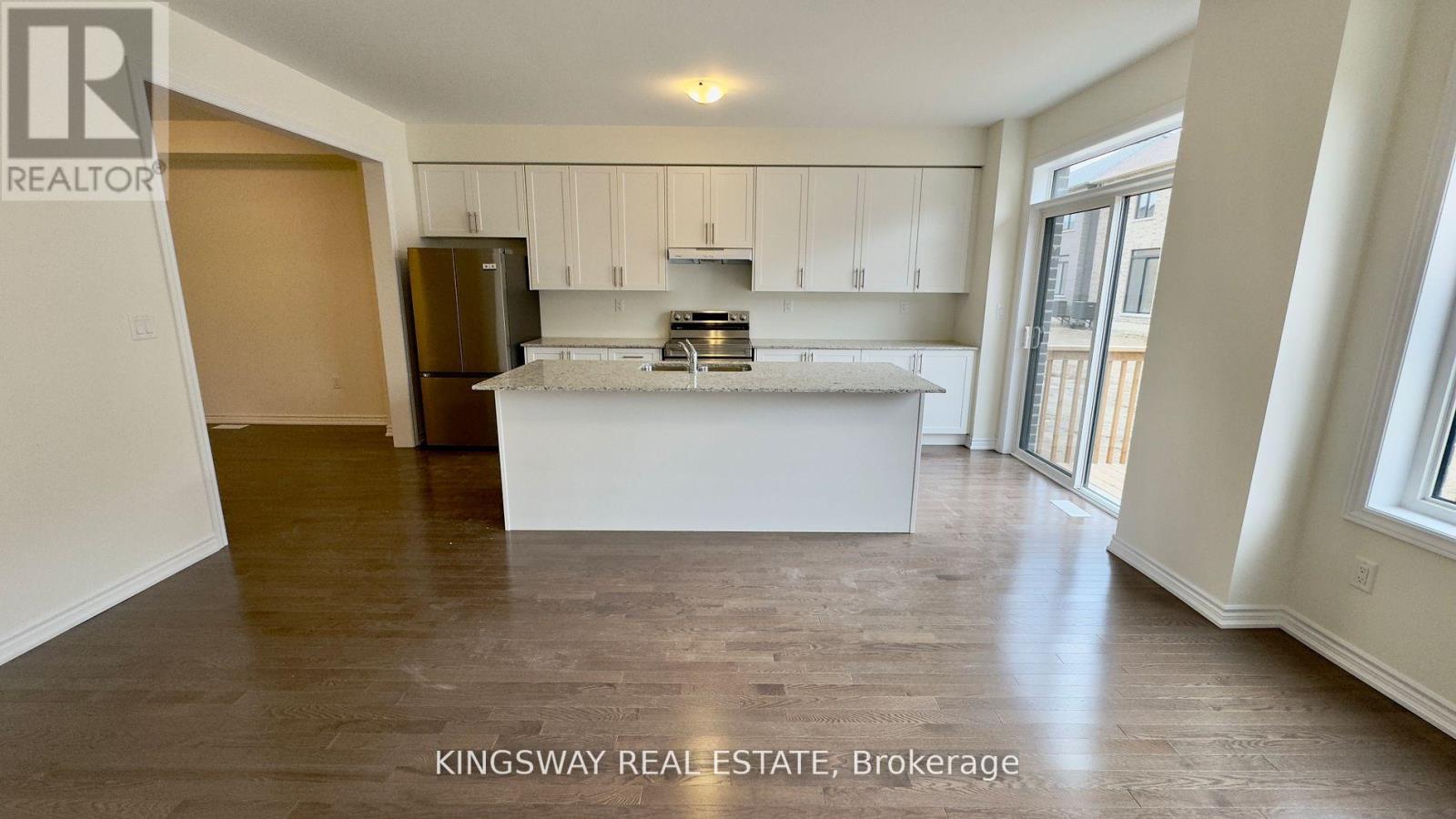 16 Blick Crescent, Aurora, Ontario  L4G 4A7 - Photo 8 - N12939076