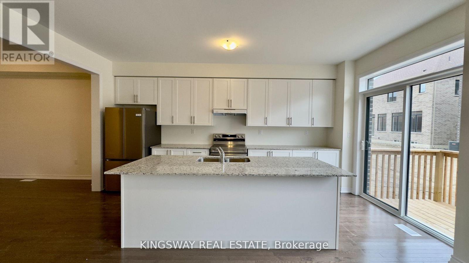 16 Blick Crescent, Aurora, Ontario  L4G 4A7 - Photo 9 - N12939076