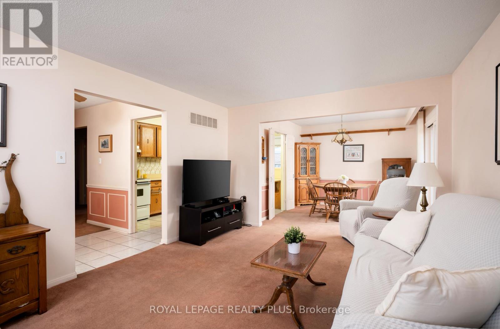 222 Centre Street W, Richmond Hill, Ontario  L4C 5K1 - Photo 12 - N12939096