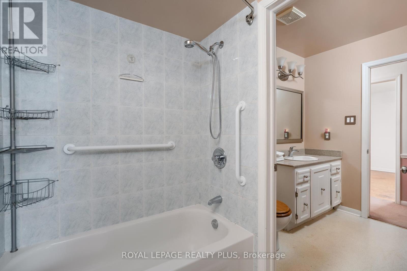 222 Centre Street W, Richmond Hill, Ontario  L4C 5K1 - Photo 26 - N12939096