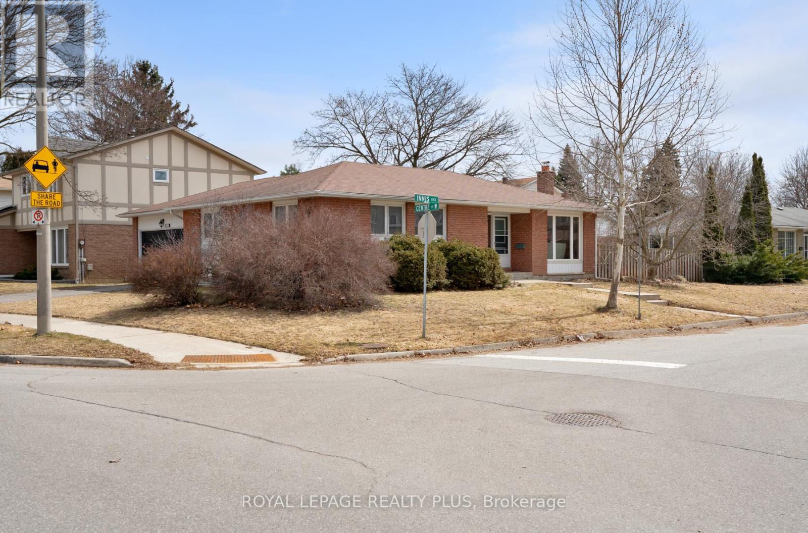 222 Centre Street W, Richmond Hill, Ontario  L4C 5K1 - Photo 4 - N12939096