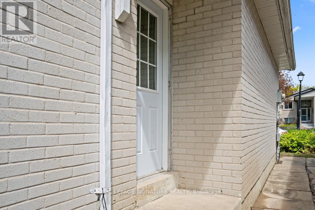 227 Thoms Crescent, Newmarket, Ontario  L3Y 1C9 - Photo 29 - N12939236