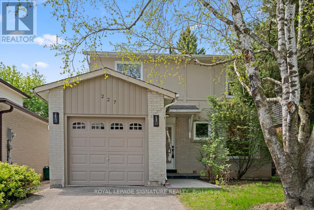 227 Thoms Crescent, Newmarket, Ontario  L3Y 1C9 - Photo 3 - N12939236