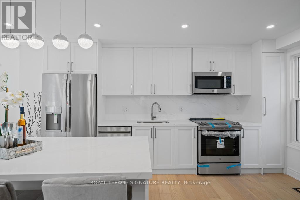 227 Thoms Crescent, Newmarket, Ontario  L3Y 1C9 - Photo 4 - N12939236