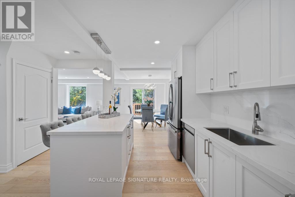 227 Thoms Crescent, Newmarket, Ontario  L3Y 1C9 - Photo 5 - N12939236