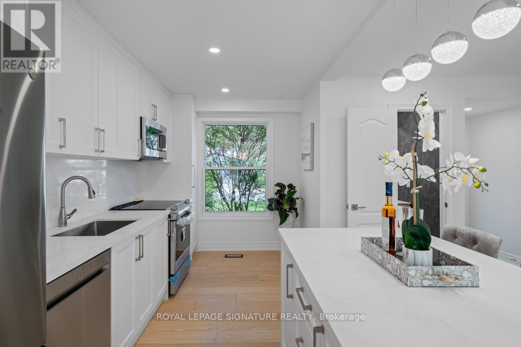 227 Thoms Crescent, Newmarket, Ontario  L3Y 1C9 - Photo 6 - N12939236