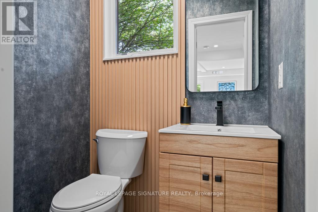 227 Thoms Crescent, Newmarket, Ontario  L3Y 1C9 - Photo 8 - N12939236