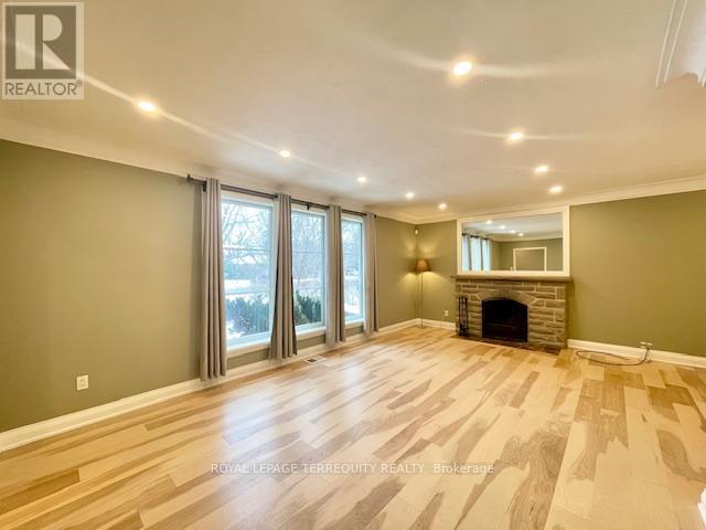 425 River Side Drive, Oakville, Ontario  L6K 3N6 - Photo 4 - W12810830