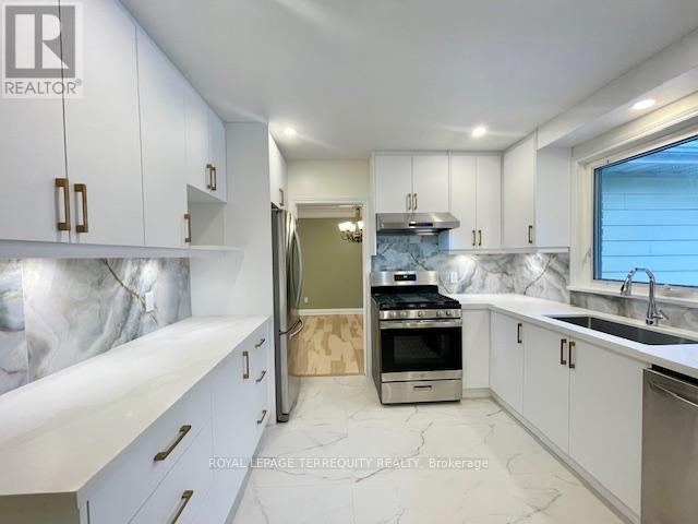 425 River Side Drive, Oakville, Ontario  L6K 3N6 - Photo 13 - W12810830