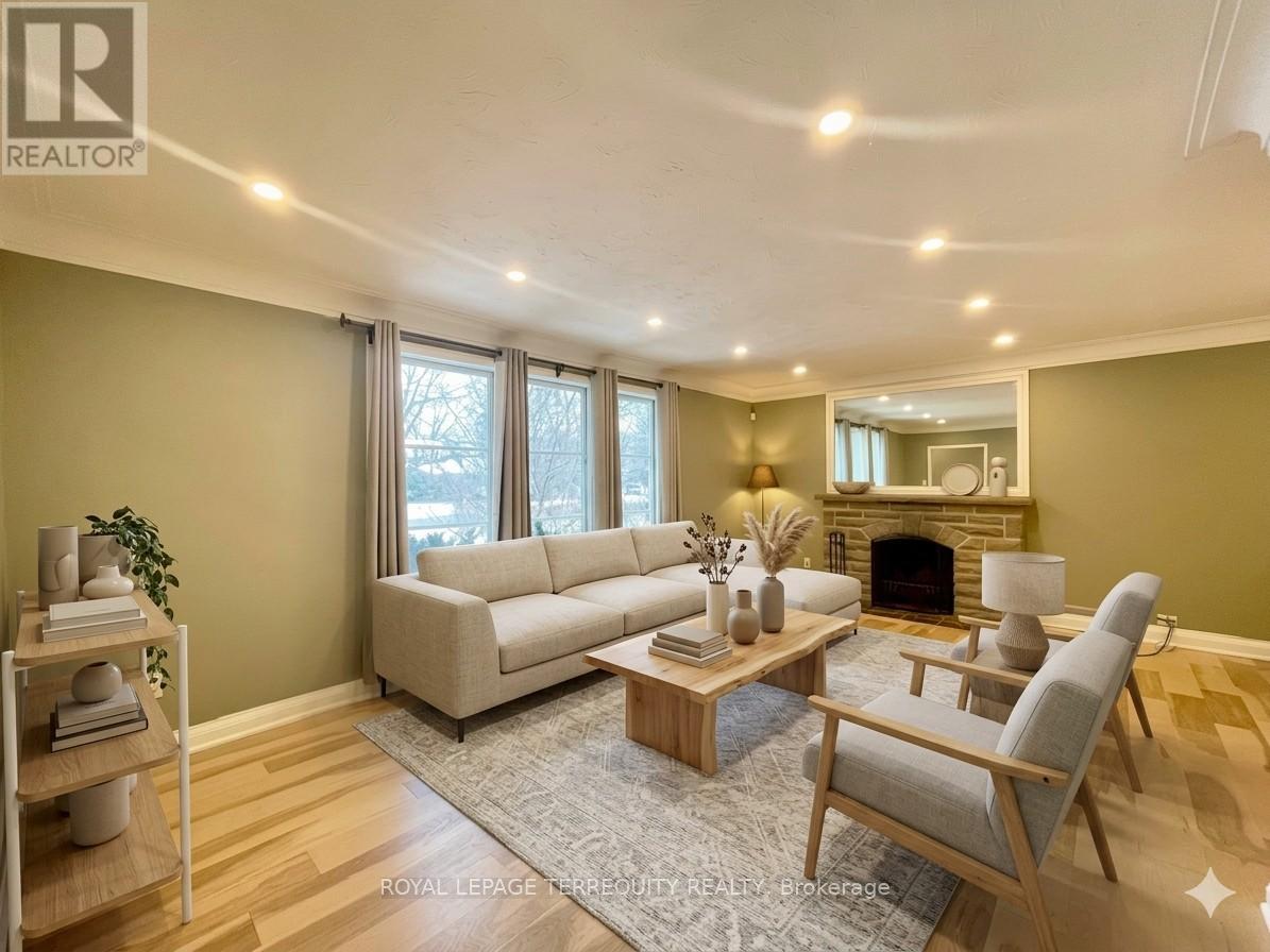 425 River Side Drive, Oakville, Ontario  L6K 3N6 - Photo 3 - W12810830