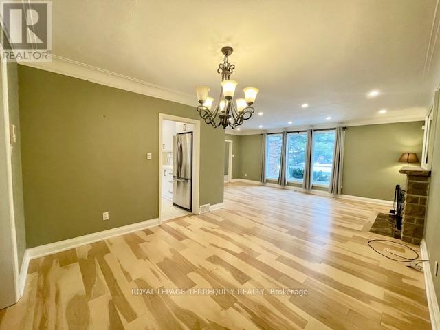 425 River Side Drive, Oakville, Ontario  L6K 3N6 - Photo 7 - W12810830