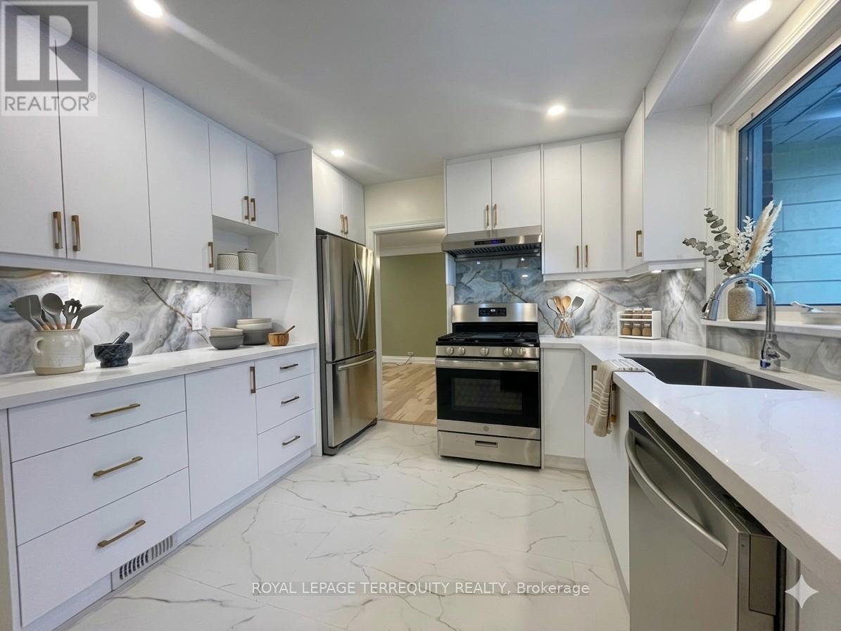 425 River Side Drive, Oakville, Ontario  L6K 3N6 - Photo 11 - W12810830