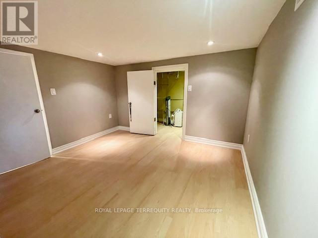 425 River Side Drive, Oakville, Ontario  L6K 3N6 - Photo 40 - W12810830