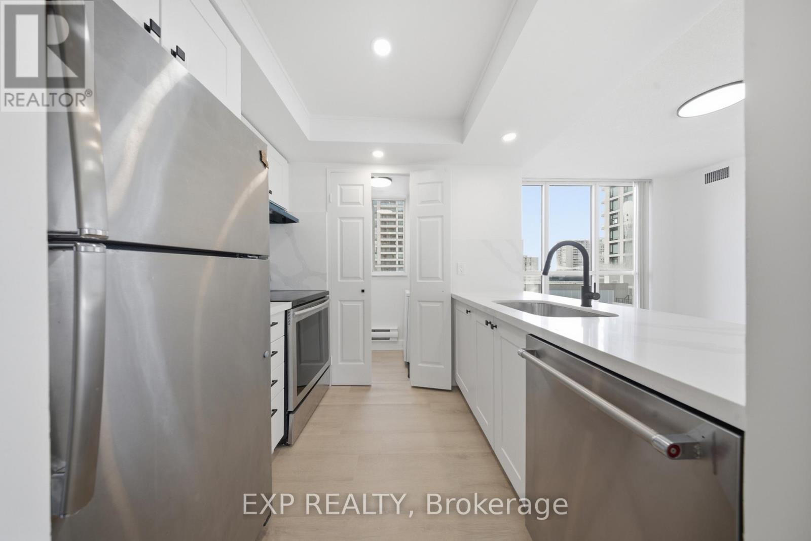 510 - 265 Enfield Place, Mississauga, Ontario  L5B 3Y7 - Photo 9 - W12938170