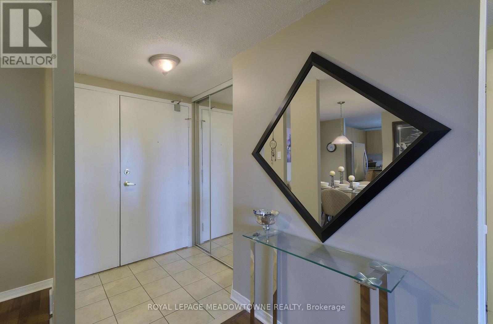 501 - 6720 Glen Erin Drive, Mississauga, Ontario  L5N 3K8 - Photo 4 - W12938948