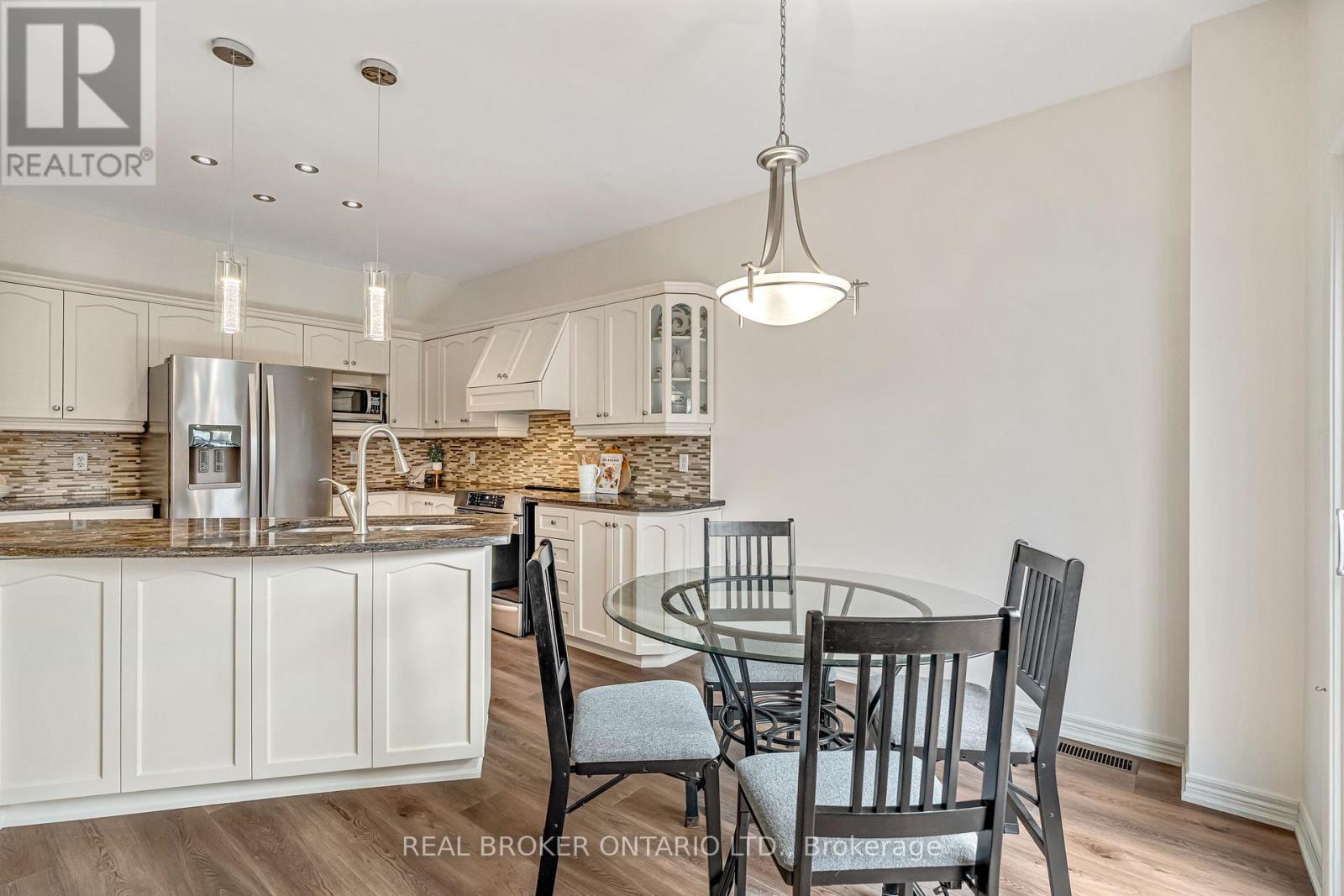 2423 Valley Heights Crescent, Oakville, Ontario  L6H 6X2 - Photo 11 - W12938964