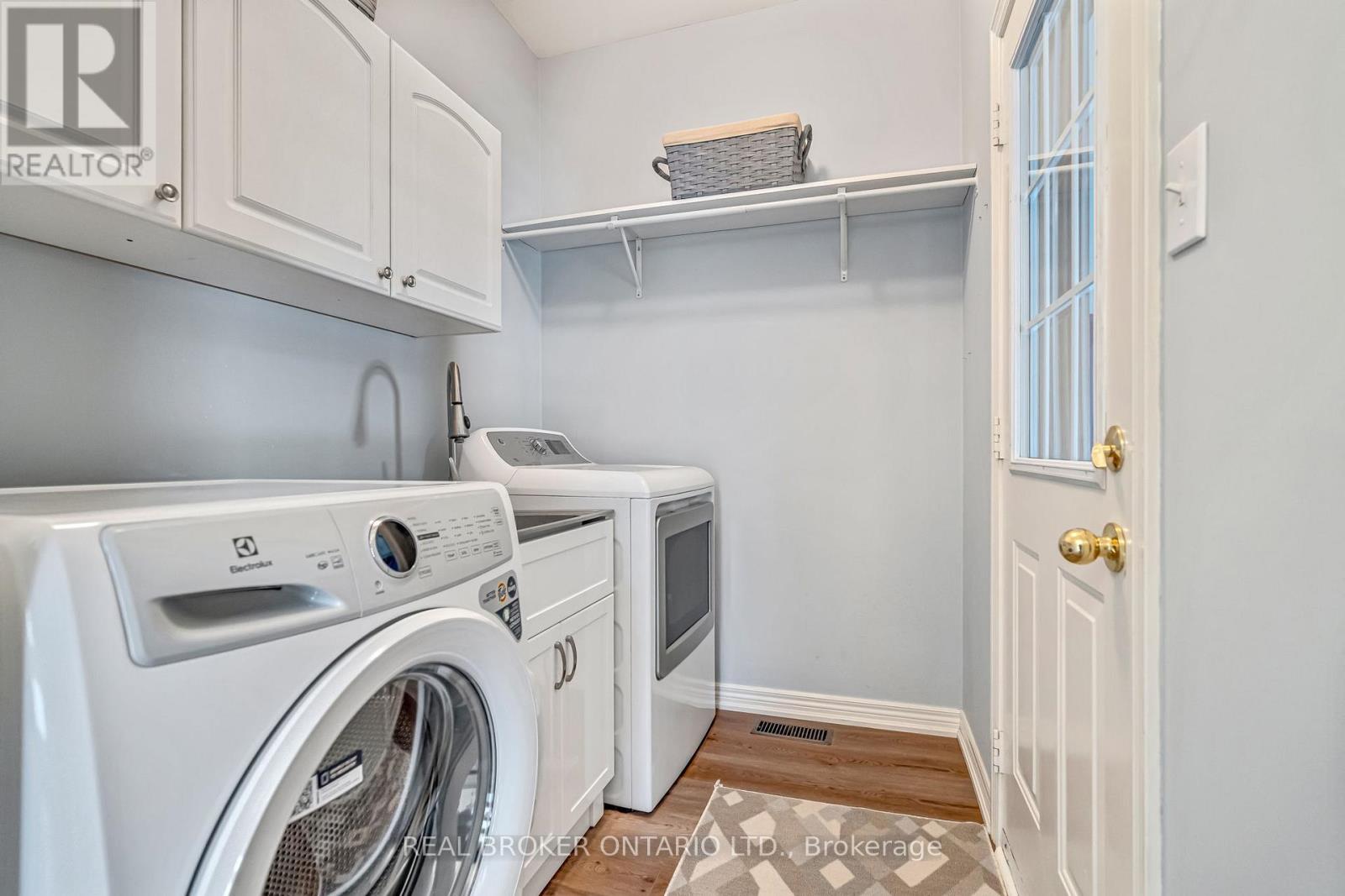 2423 Valley Heights Crescent, Oakville, Ontario  L6H 6X2 - Photo 18 - W12938964