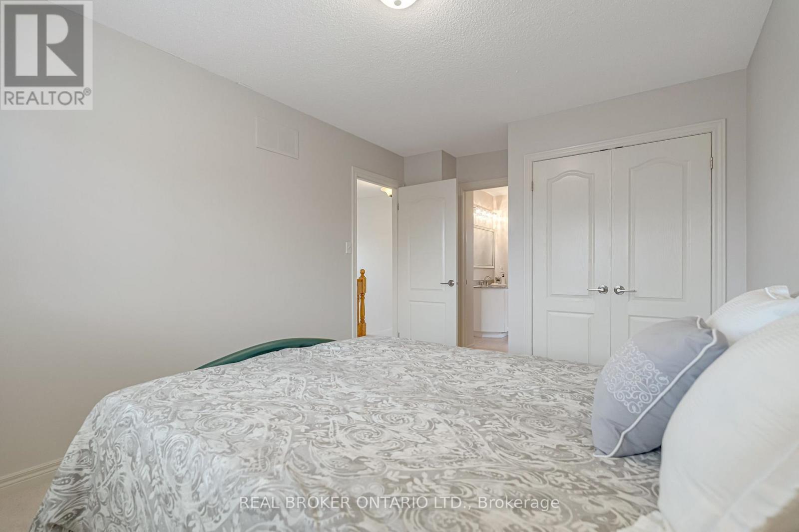 2423 Valley Heights Crescent, Oakville, Ontario  L6H 6X2 - Photo 24 - W12938964