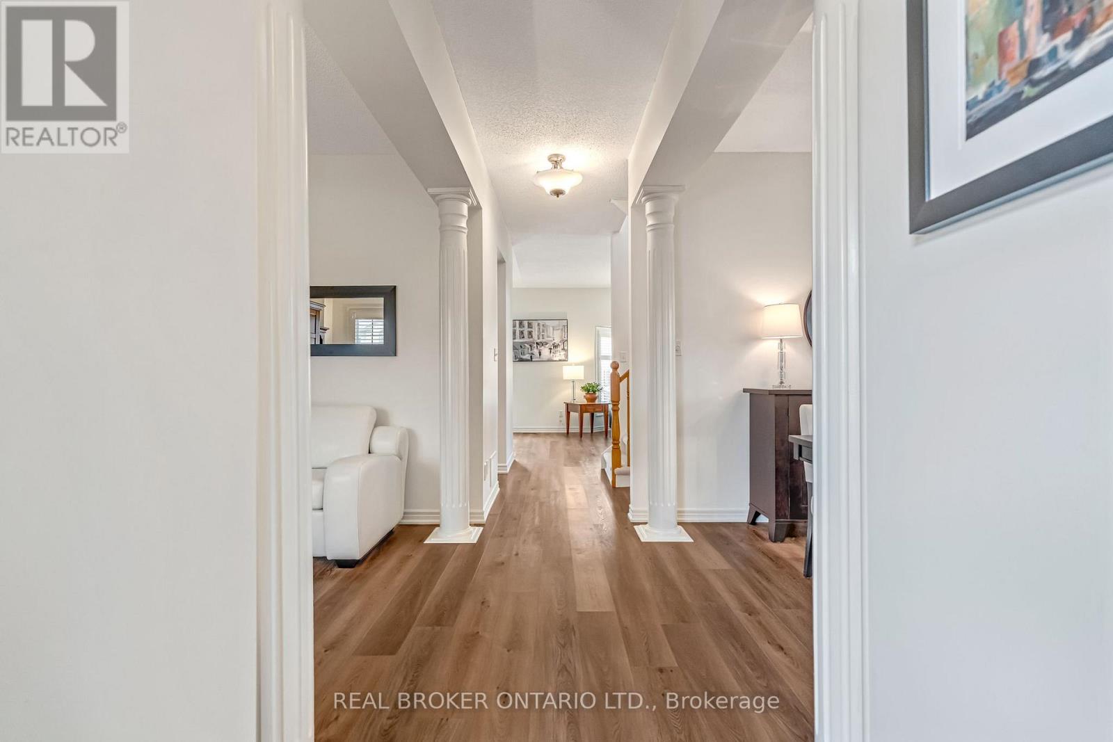 2423 Valley Heights Crescent, Oakville, Ontario  L6H 6X2 - Photo 3 - W12938964