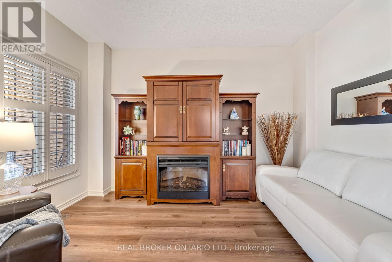 2423 Valley Heights Crescent, Oakville, Ontario  L6H 6X2 - Photo 4 - W12938964