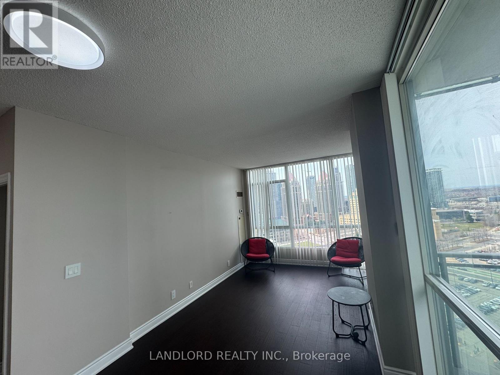 2009 - 220 Burhamthorpe Road W, Mississauga, Ontario  L5B 4N4 - Photo 10 - W12939018