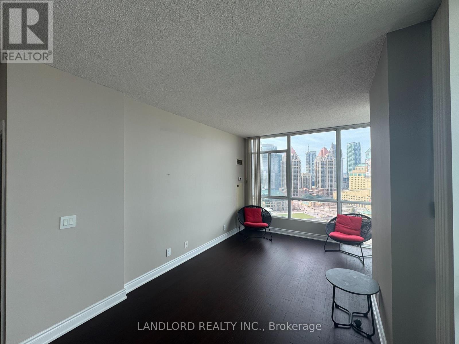 2009 - 220 Burhamthorpe Road W, Mississauga, Ontario  L5B 4N4 - Photo 11 - W12939018