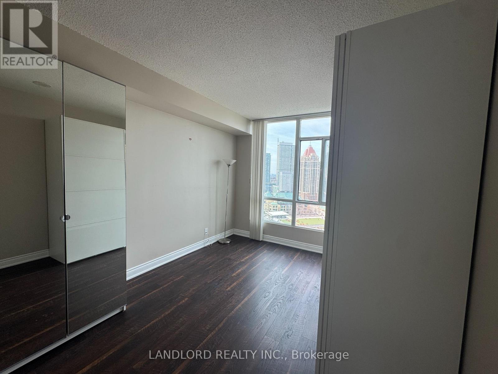 2009 - 220 Burhamthorpe Road W, Mississauga, Ontario  L5B 4N4 - Photo 14 - W12939018