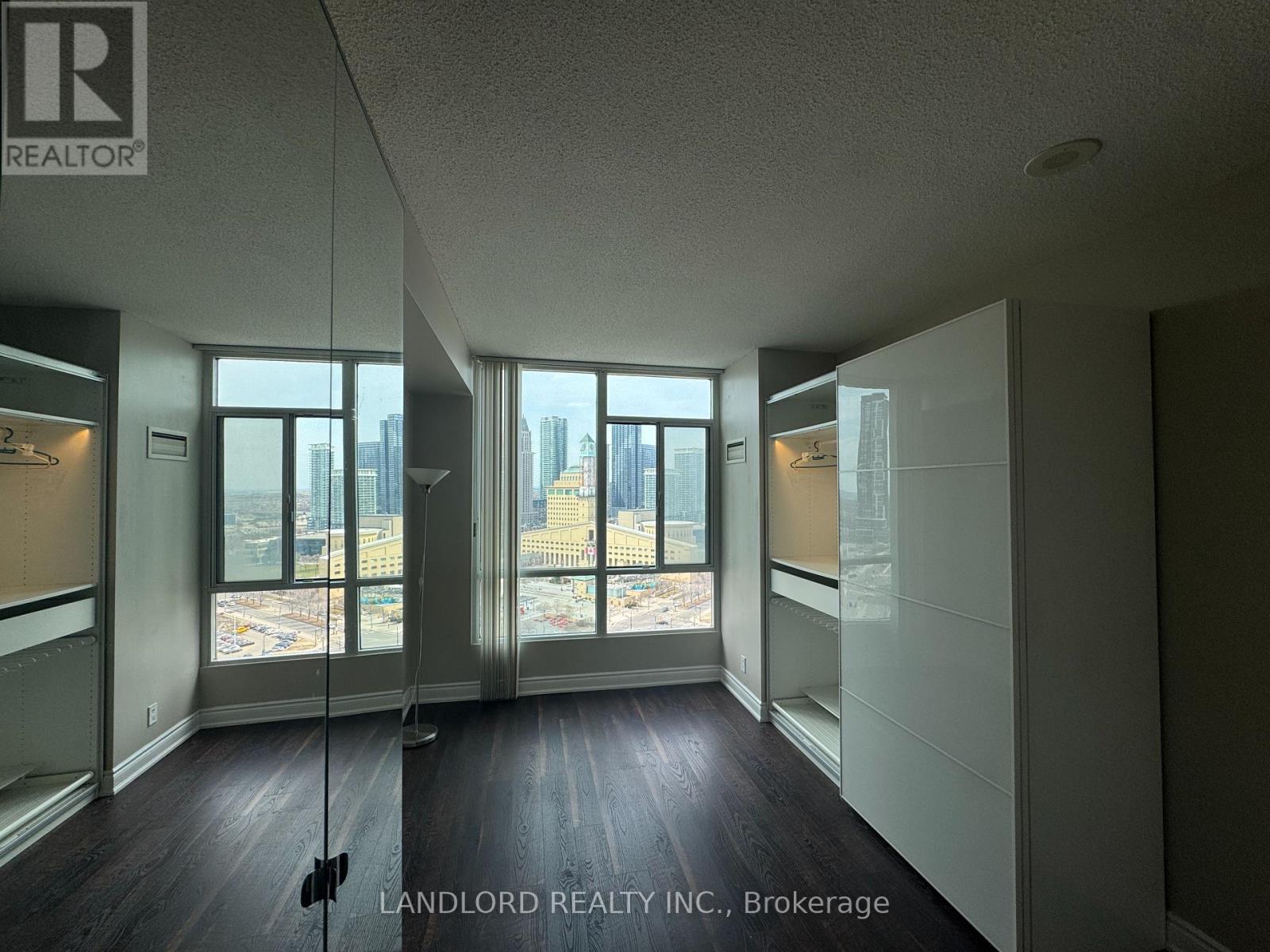 2009 - 220 Burhamthorpe Road W, Mississauga, Ontario  L5B 4N4 - Photo 15 - W12939018