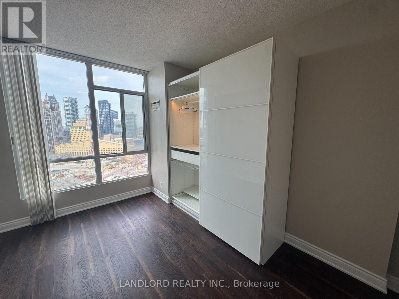 2009 - 220 Burhamthorpe Road W, Mississauga, Ontario  L5B 4N4 - Photo 16 - W12939018