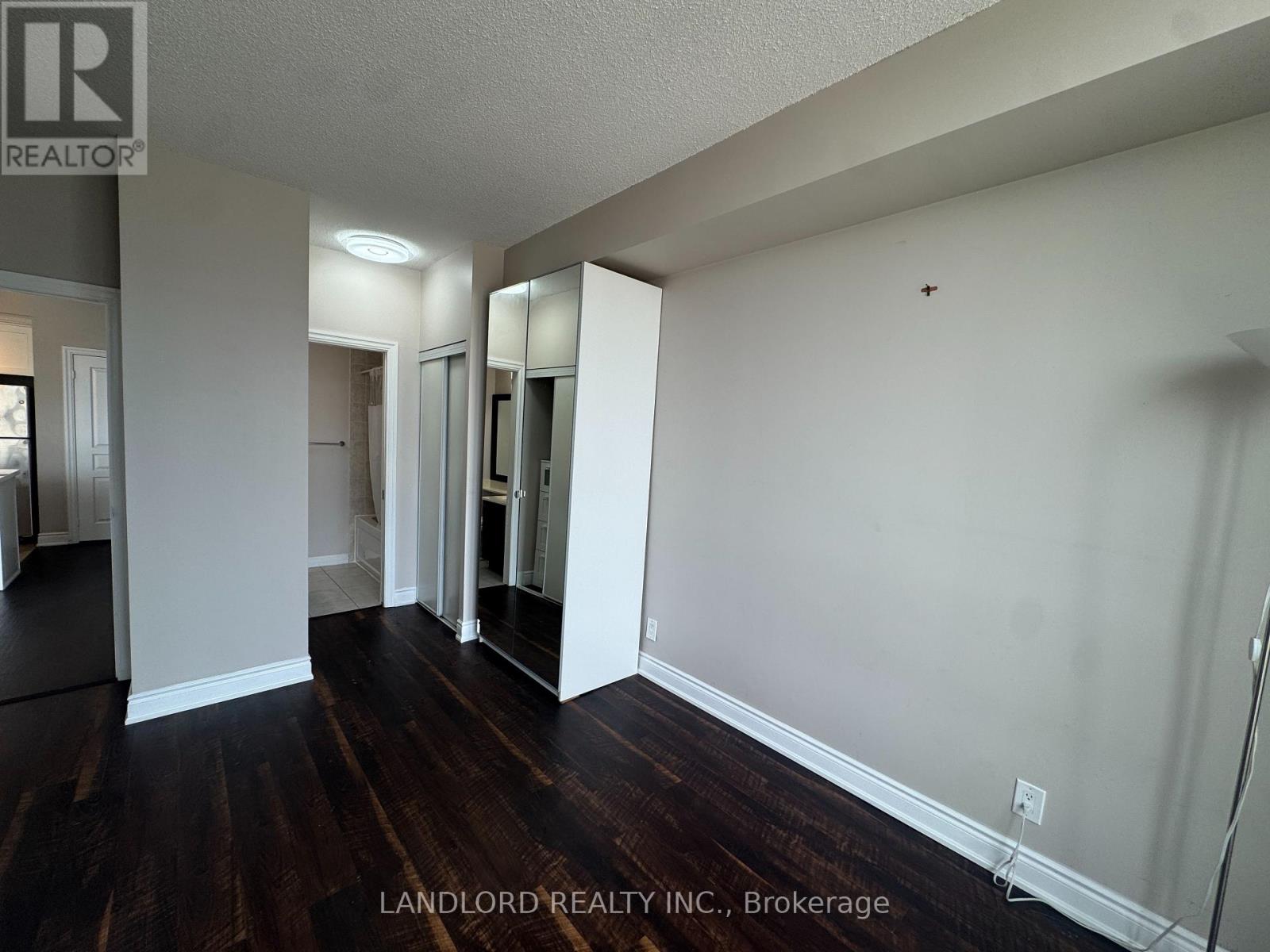 2009 - 220 Burhamthorpe Road W, Mississauga, Ontario  L5B 4N4 - Photo 18 - W12939018