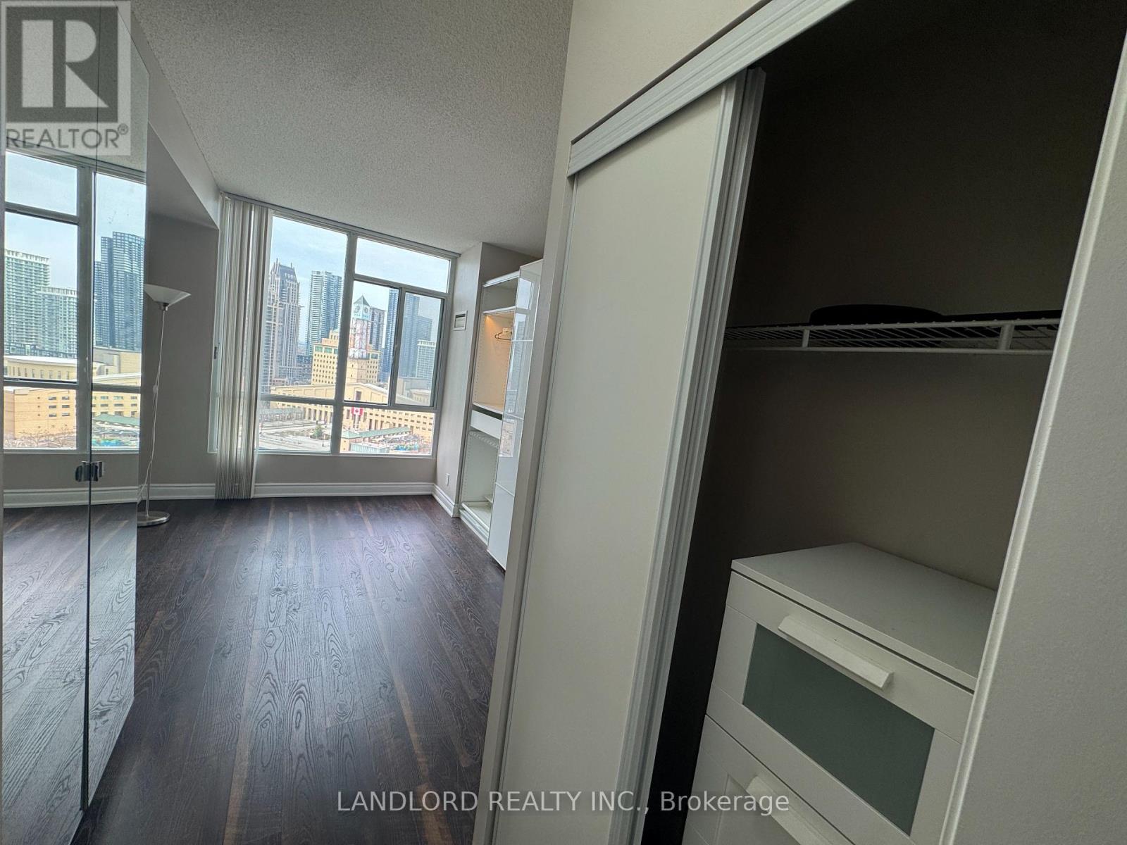 2009 - 220 Burhamthorpe Road W, Mississauga, Ontario  L5B 4N4 - Photo 20 - W12939018