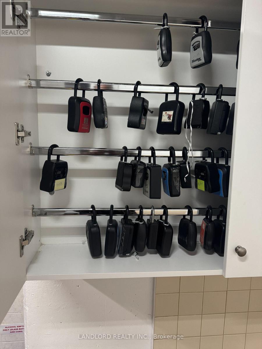 2009 - 220 Burhamthorpe Road W, Mississauga, Ontario  L5B 4N4 - Photo 37 - W12939018