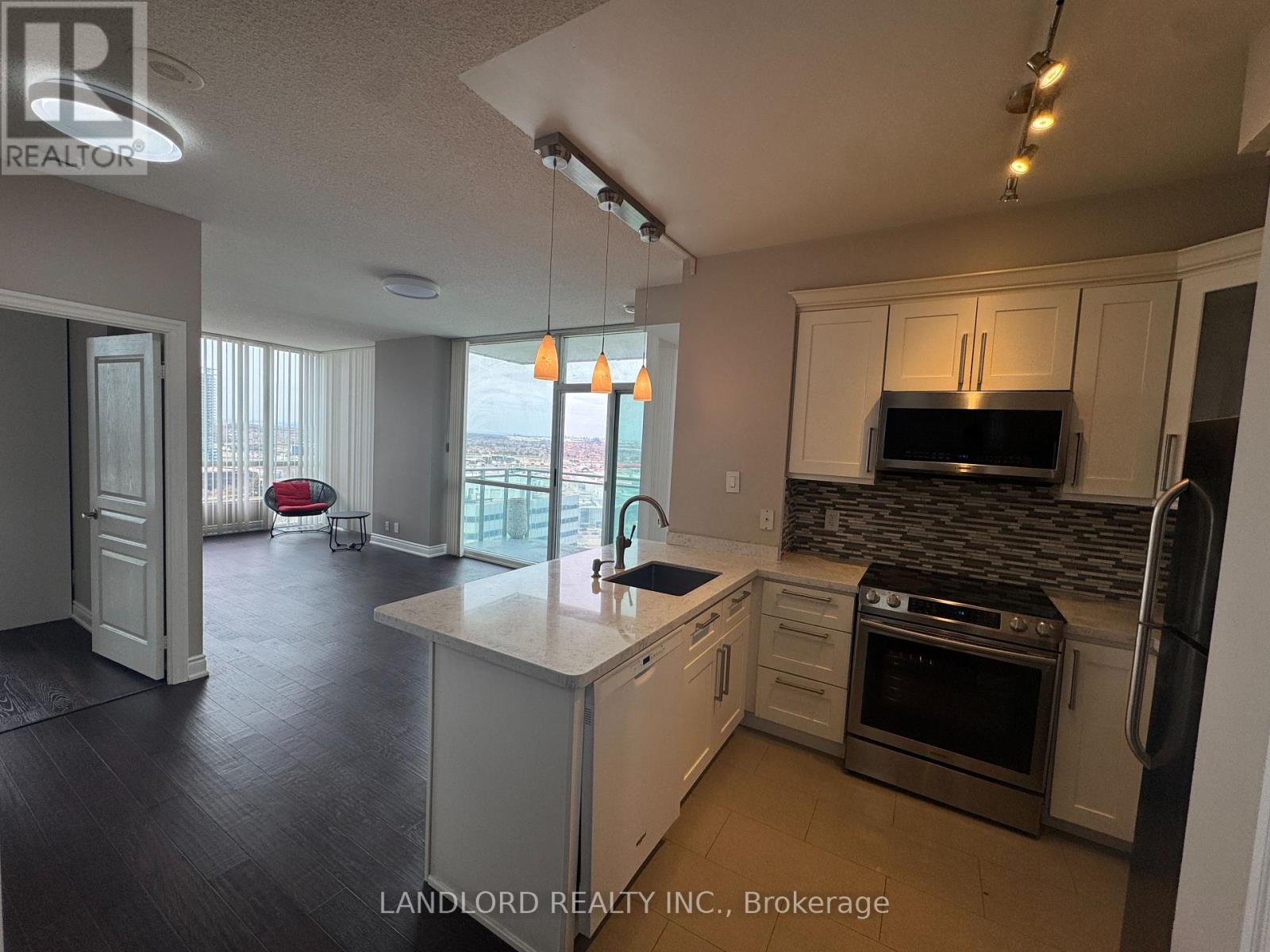 2009 - 220 Burhamthorpe Road W, Mississauga, Ontario  L5B 4N4 - Photo 4 - W12939018