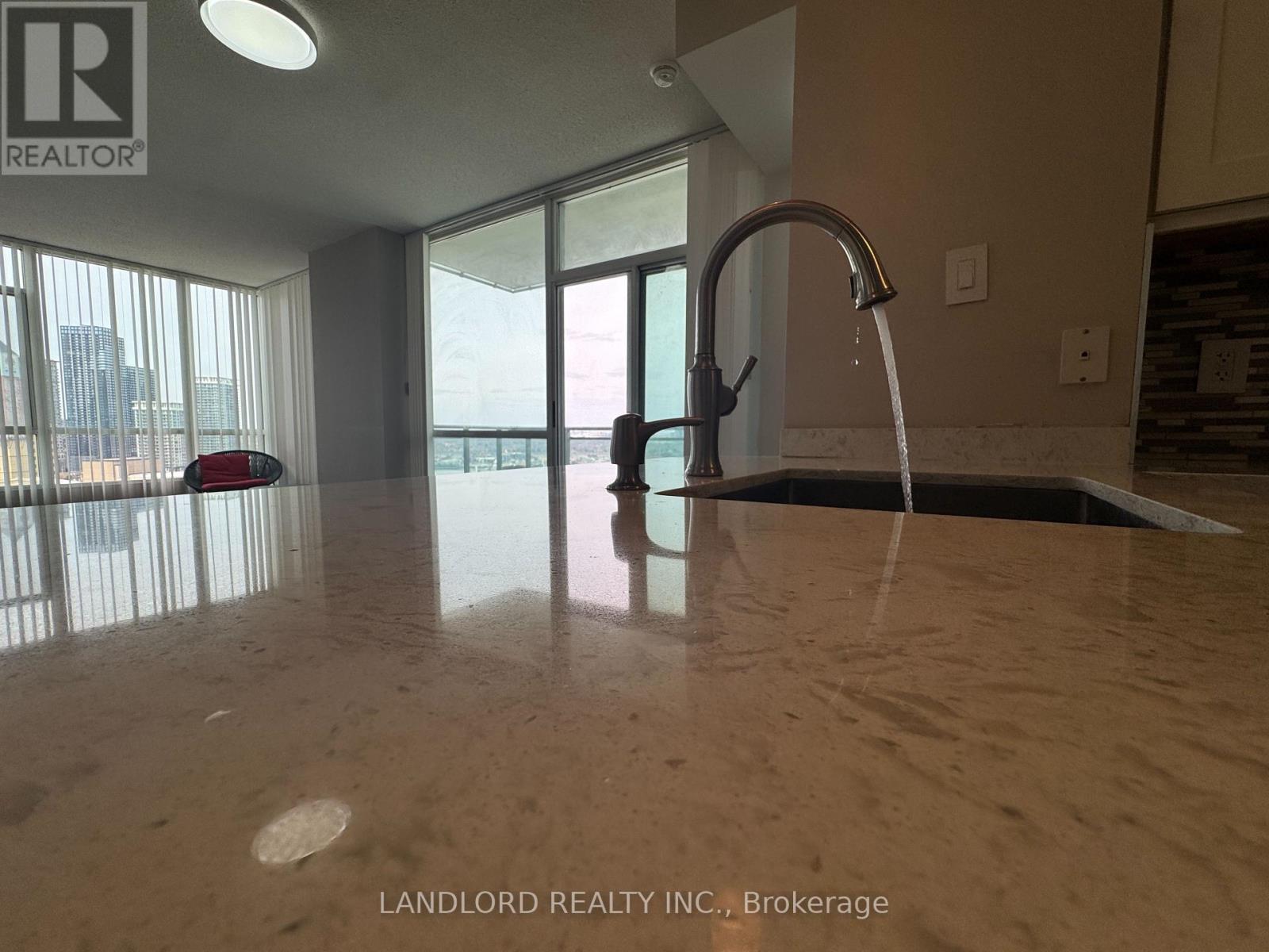 2009 - 220 Burhamthorpe Road W, Mississauga, Ontario  L5B 4N4 - Photo 7 - W12939018