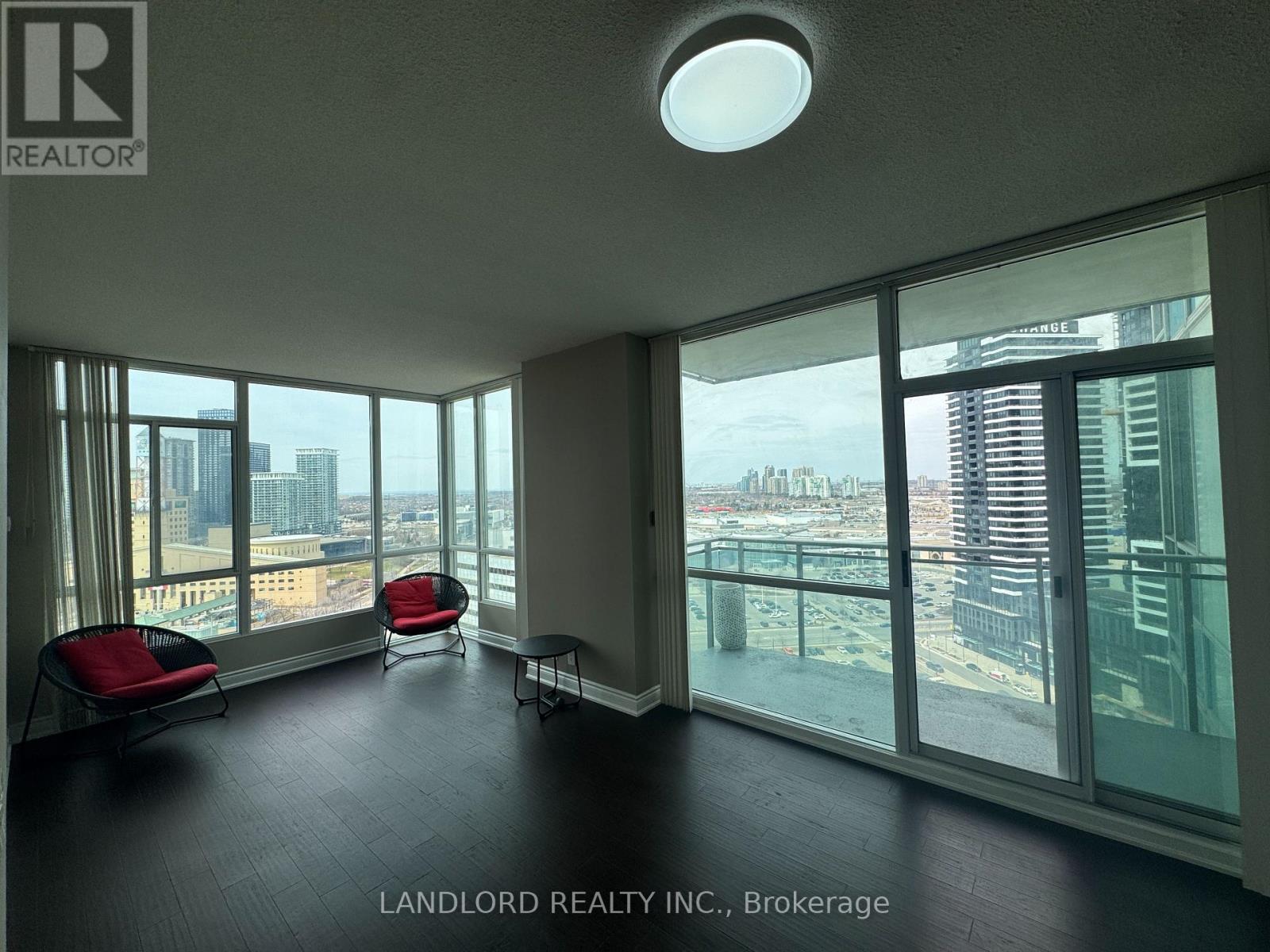 2009 - 220 Burhamthorpe Road W, Mississauga, Ontario  L5B 4N4 - Photo 9 - W12939018