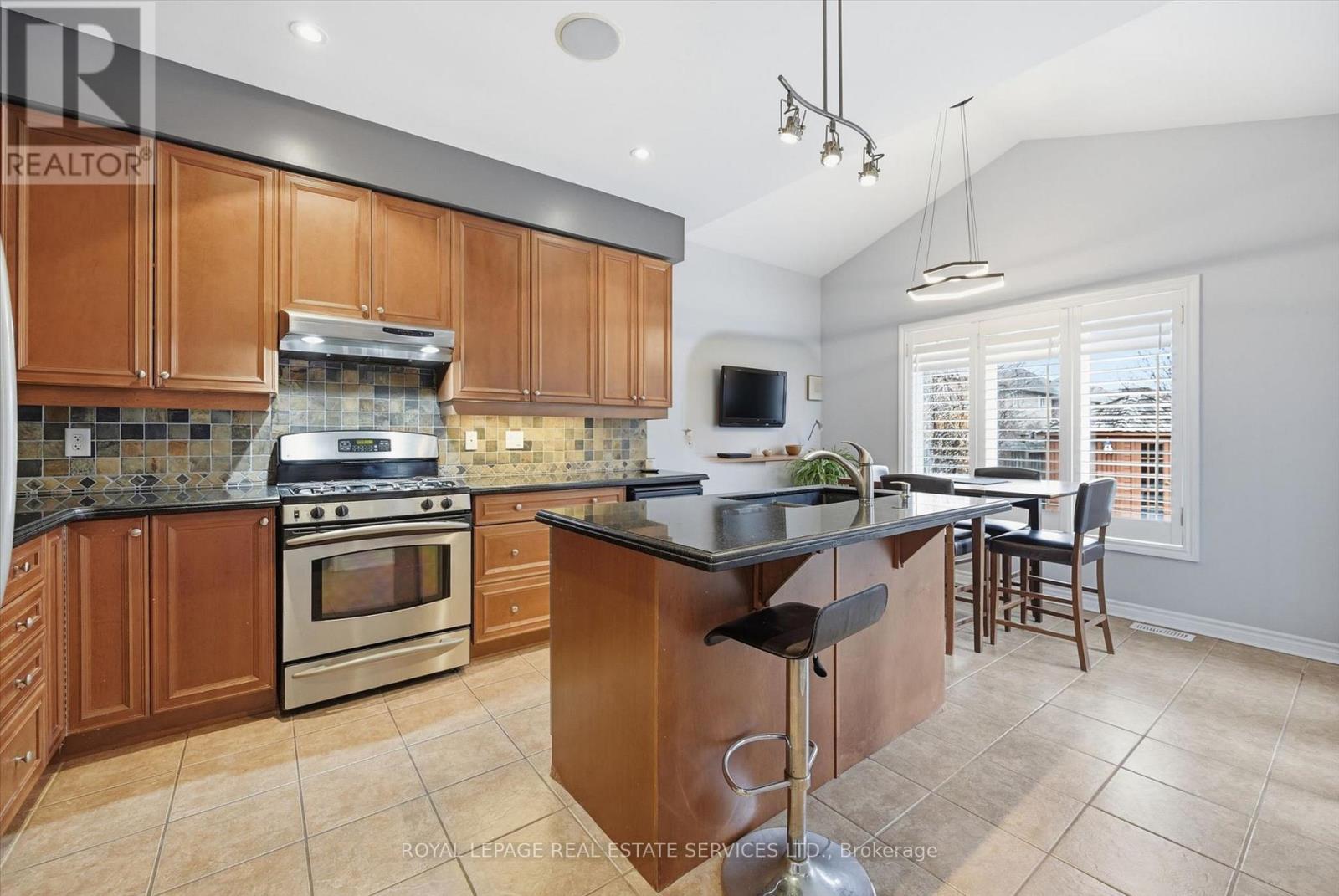 2170 Brookhaven Crescent, Oakville, Ontario  L6M 5B8 - Photo 10 - W12939036