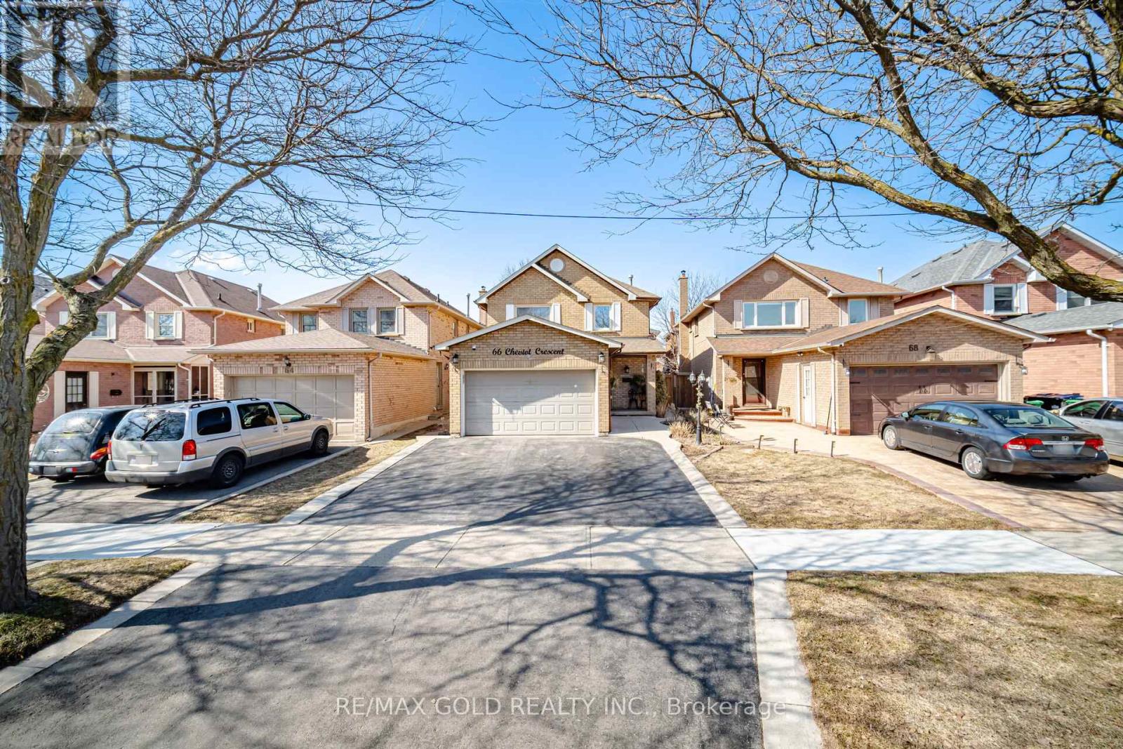 66 Cheviot Crescent, Brampton, Ontario  L6Z 4G7 - Photo 2 - W12939062