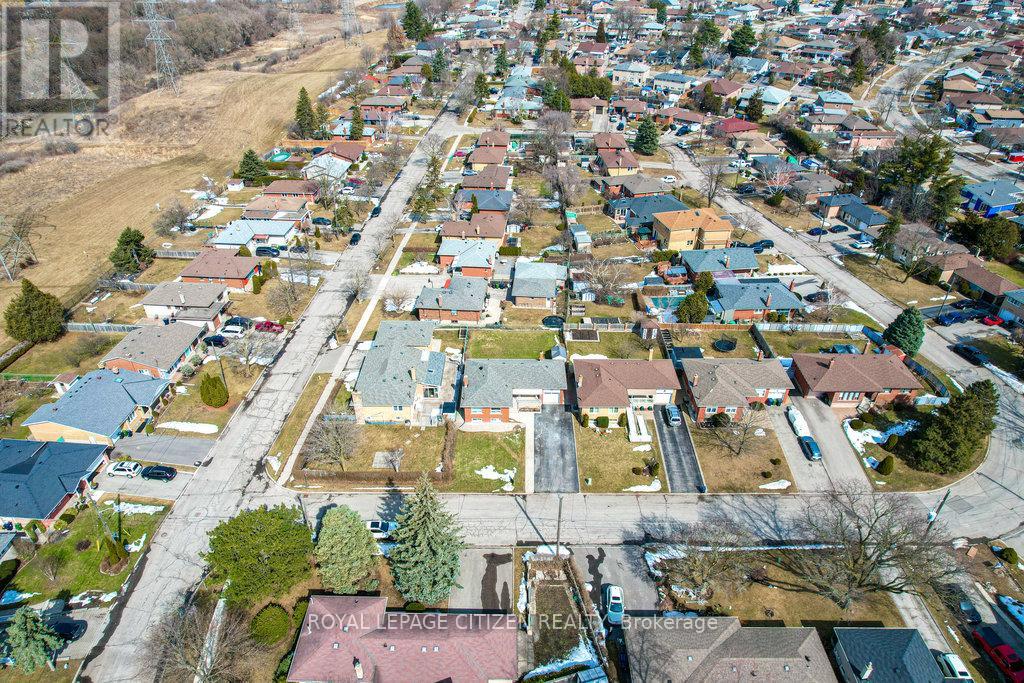 34 Belleglade Court, Toronto, Ontario  M9M 2W4 - Photo 48 - W12939068