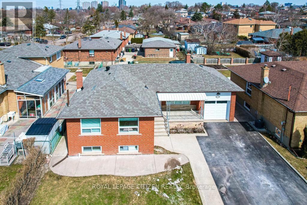 34 Belleglade Court, Toronto, Ontario  M9M 2W4 - Photo 6 - W12939068