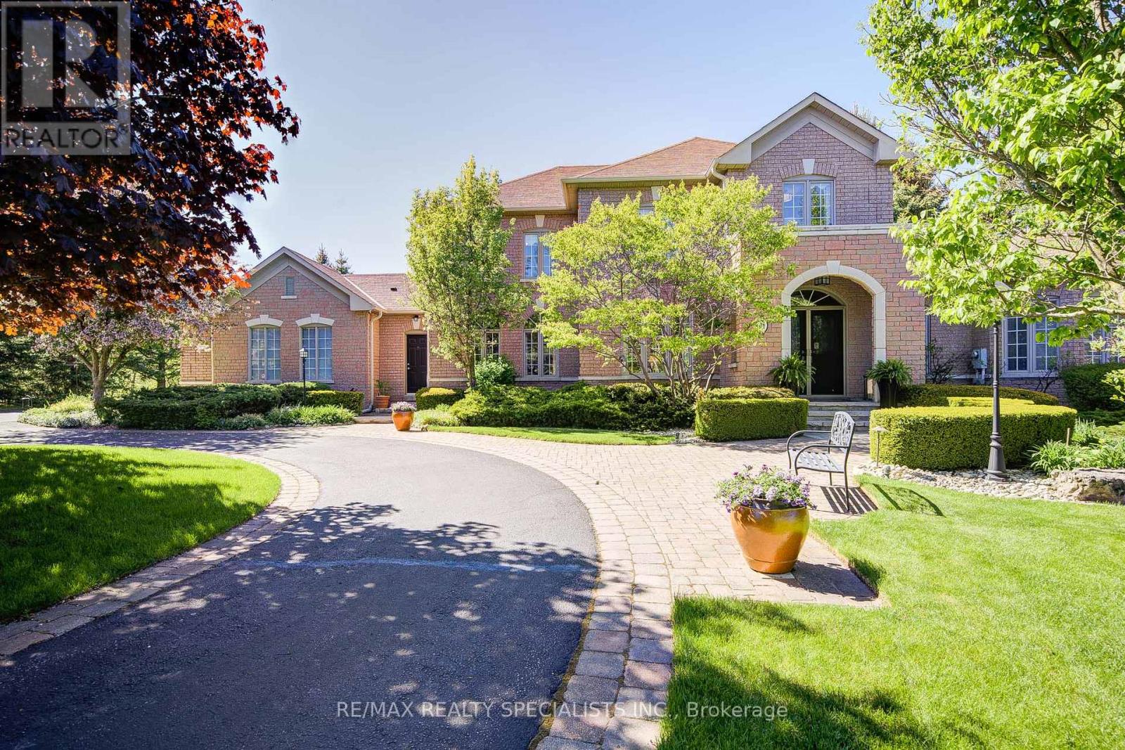 11 Bridlewood Boulevard, Halton Hills, Ontario  L0P 1H0 - Photo 2 - W12939078
