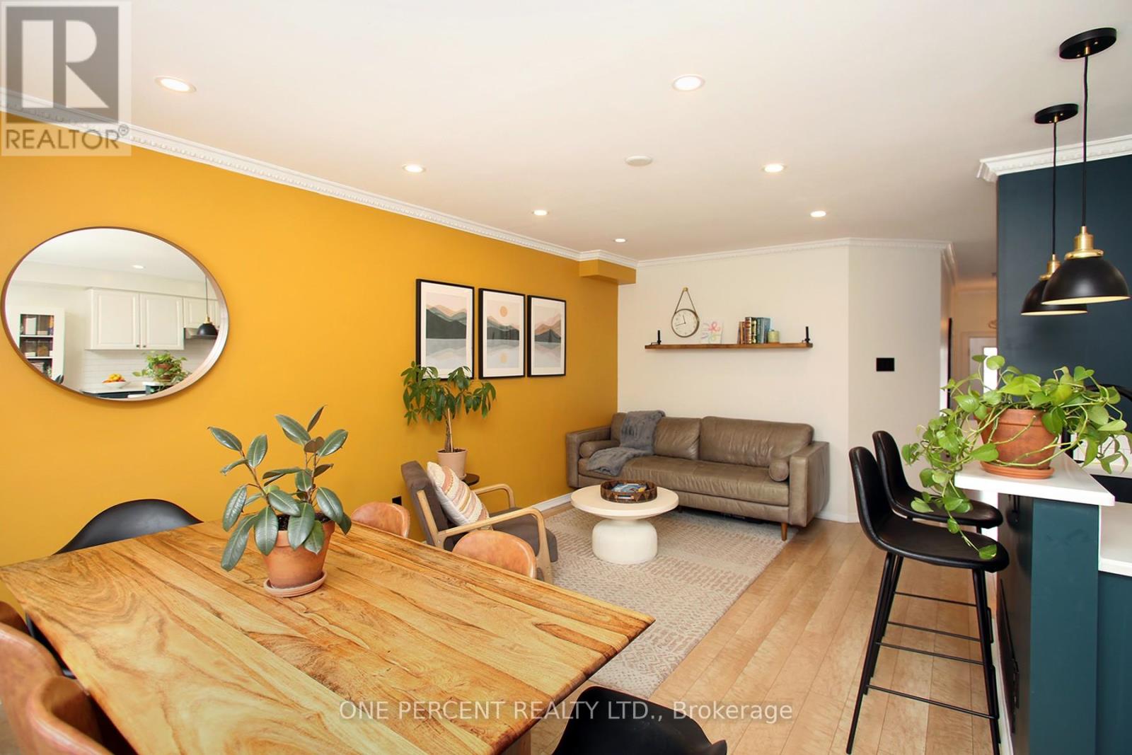 55 - 5223 Fairford Crescent, Mississauga (East Credit), Ontario  L5V 2M6 - Photo 2 - W12939124