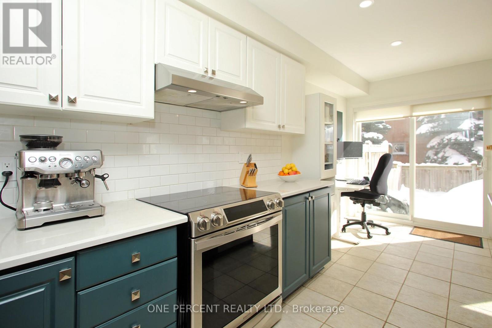 55 - 5223 Fairford Crescent, Mississauga (East Credit), Ontario  L5V 2M6 - Photo 8 - W12939124