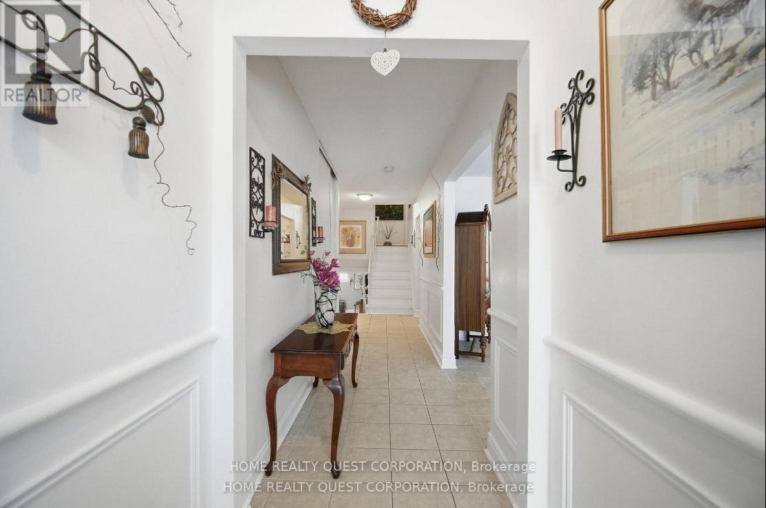 6330 Lorca Crescent, Mississauga, Ontario  L5N 2J4 - Photo 3 - W12939142