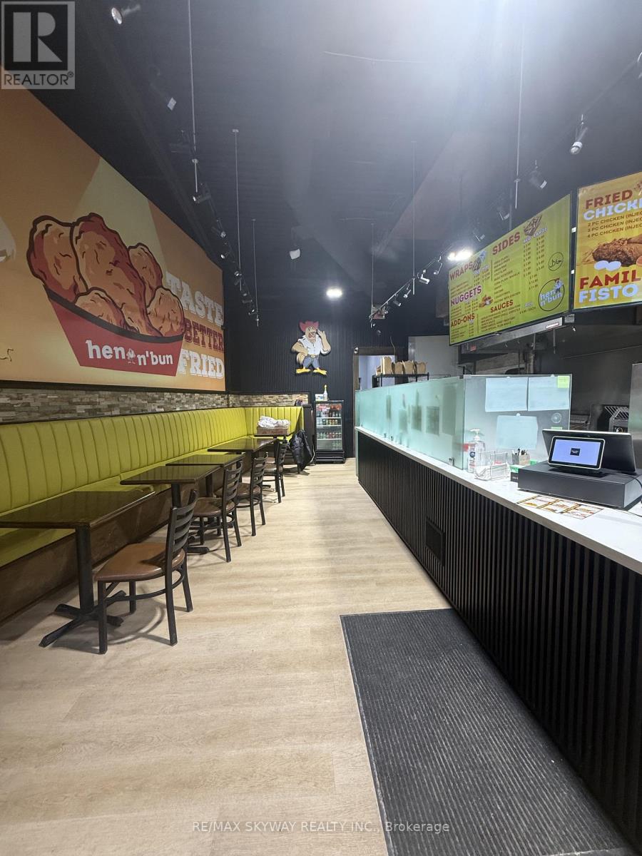 256 QUEEN STREET S, caledon (bolton west), Ontario