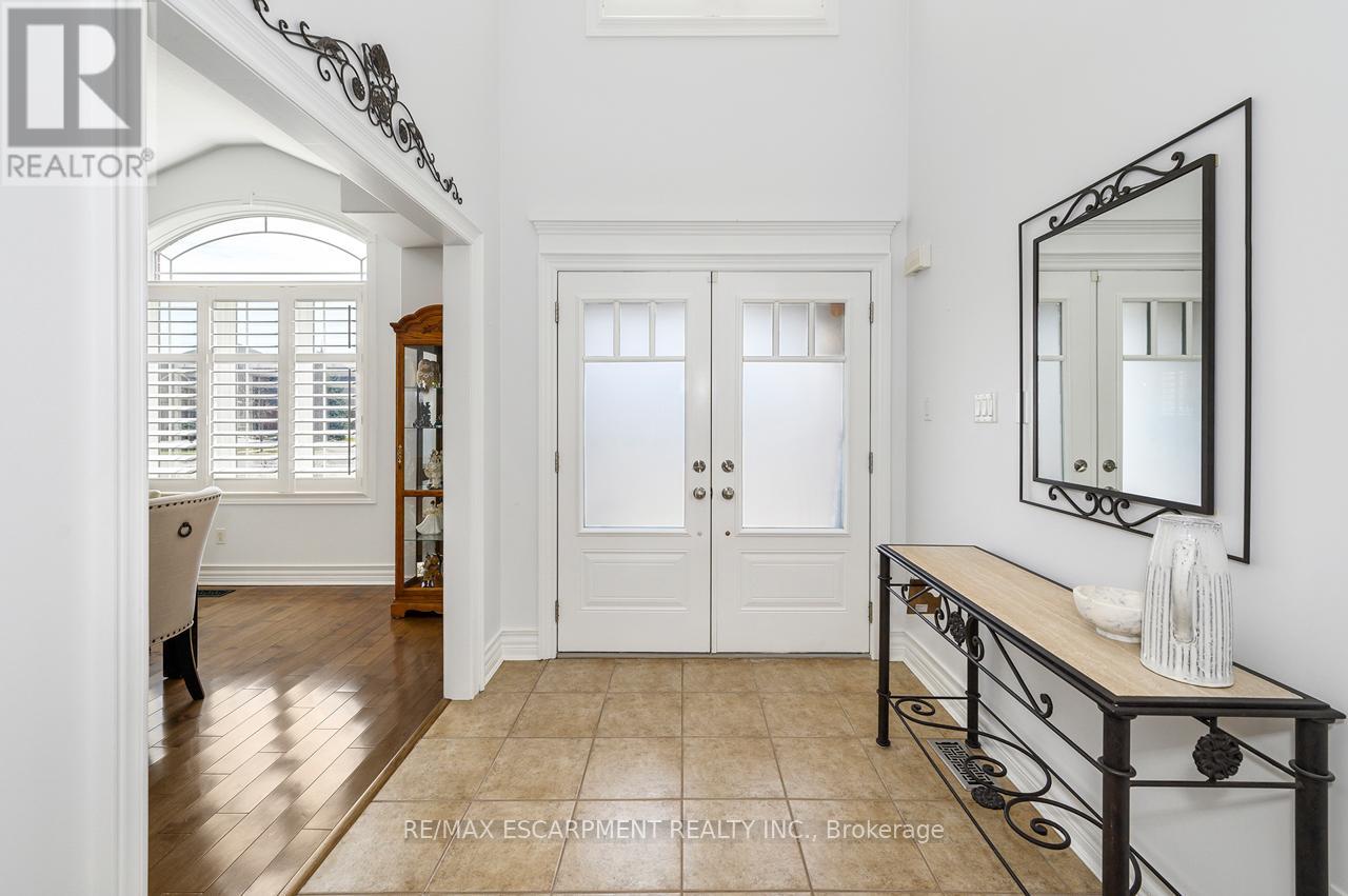 27 Carver Drive, Hamilton (Binbrook), Ontario  L0R 1C0 - Photo 4 - X12938944